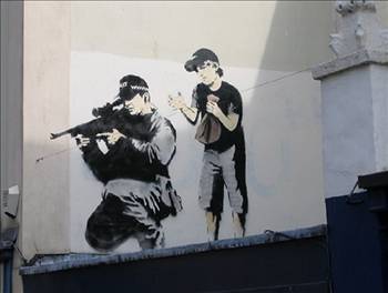 Sokağın gizemli sanatçısı Banksy