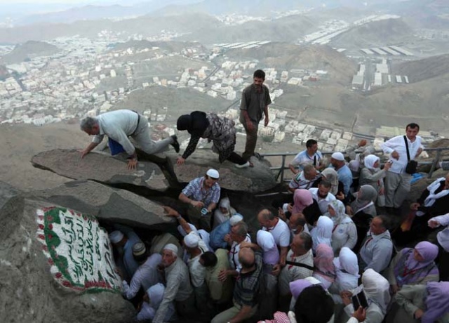 Nur Dağı'nın zirvesinde dua