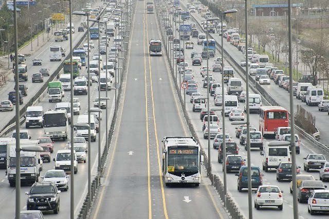 Metrobüse hiç bu açıdan baktınız mı?