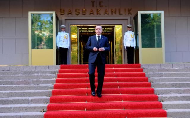 Erdoğan dört bakanını değiştirdi