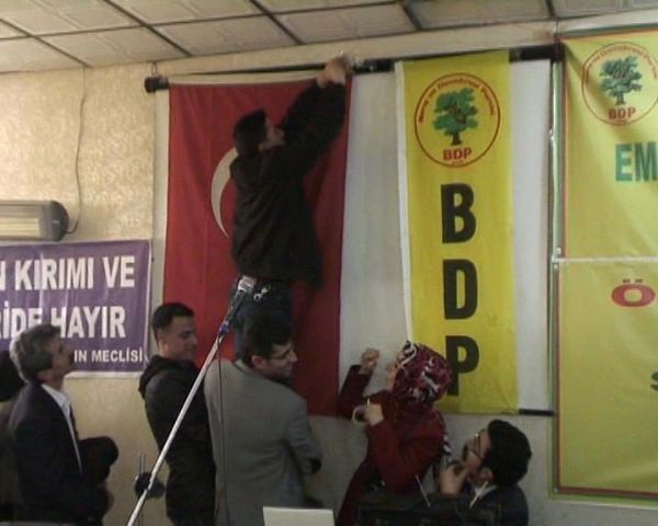 BDP'li vekilden şaşırtan davranış