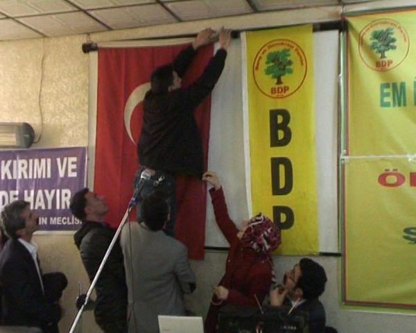 BDP'li vekilden şaşırtan davranış