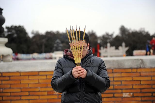 Çinliler geleneksel Yılan Yılını kutluyor