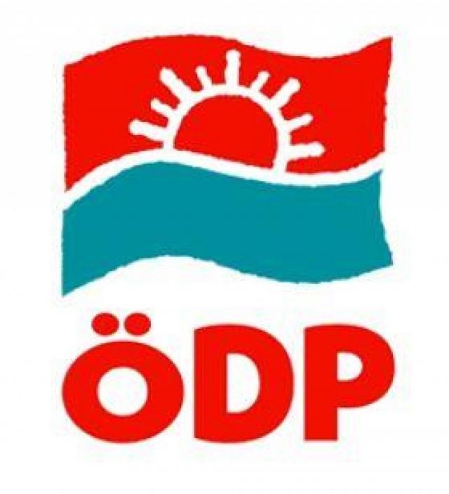 AK Parti diğer partileri ezdi geçti