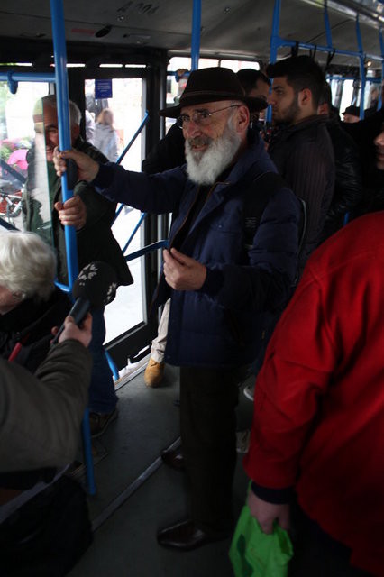 Tuncel Kurtiz her gün halk otobüsüne biniyor