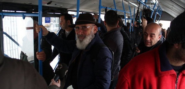 Tuncel Kurtiz her gün halk otobüsüne biniyor