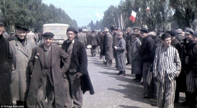 Tarihin en karanlık fotoğrafları ilk kez çıktı