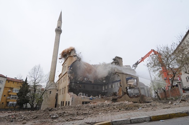 Yıkılan caminin yerine muhteşem cami