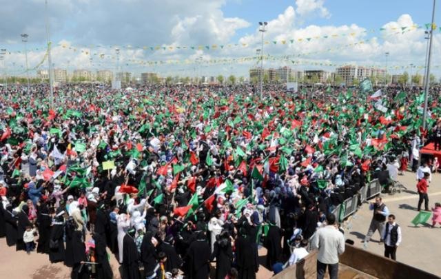 Diyarbakır'da Kutlu Doğum mitingi: Nevruz alanı doldu