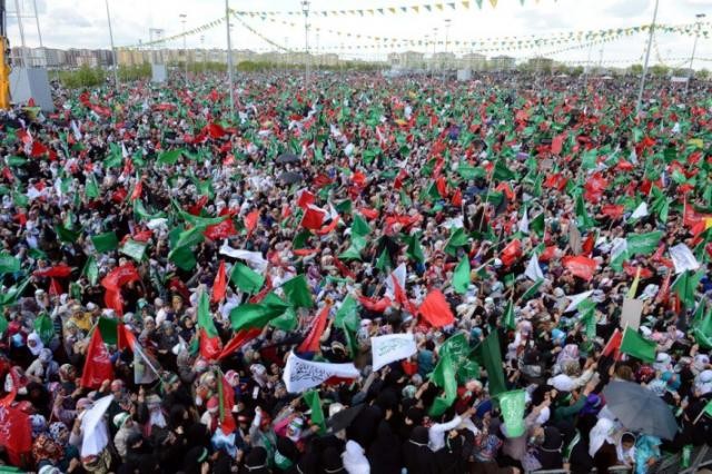 Diyarbakır'da Kutlu Doğum mitingi: Nevruz alanı doldu