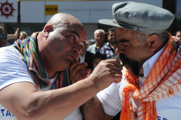 Biberleri yiyip tutuştular!