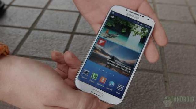 Galaxy S4 ve iPhone 5 düşürme testi