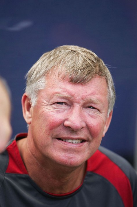 Alex Ferguson görevi bıraktı