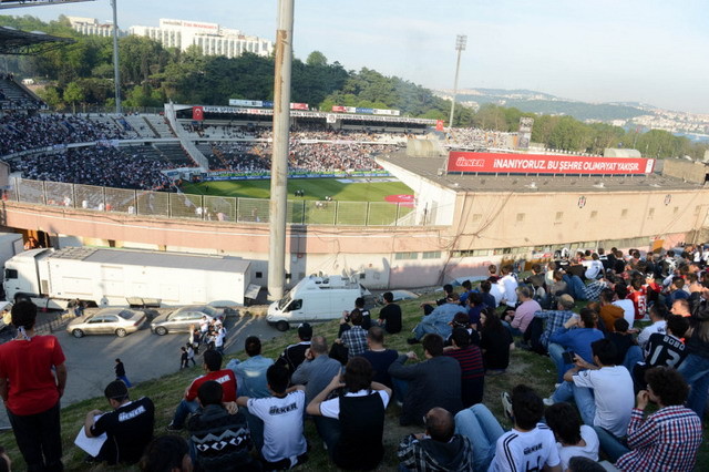 Beşiktaş İnönü'ye veda etti