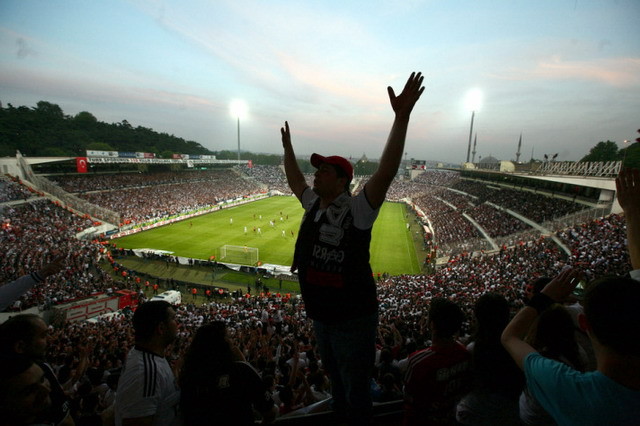 Beşiktaş İnönü'ye veda etti