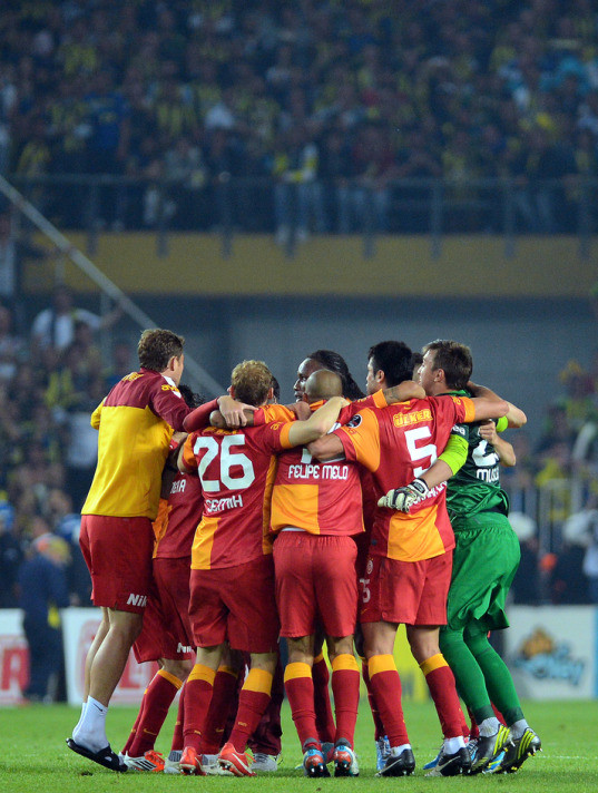 Twitter'da derbi geyikleri