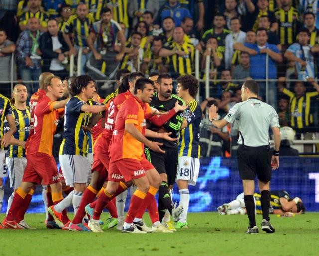 Twitter'da derbi geyikleri