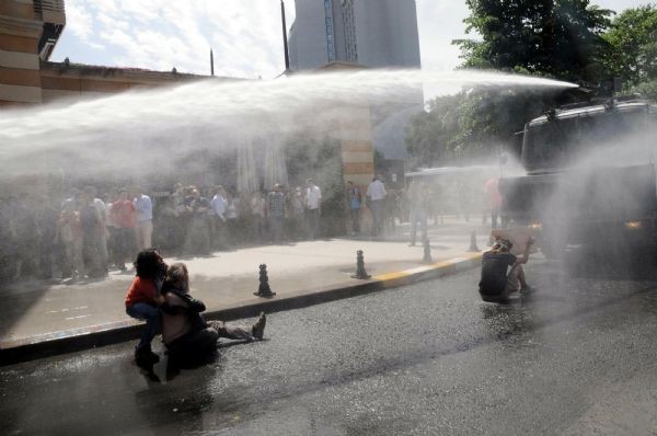 Gezi Parkına polis müdahalesi!