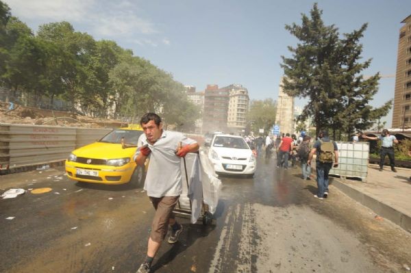 Gezi Parkına polis müdahalesi!