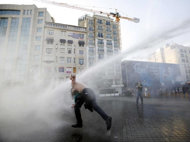 Gezi Parkına polis müdahalesi!