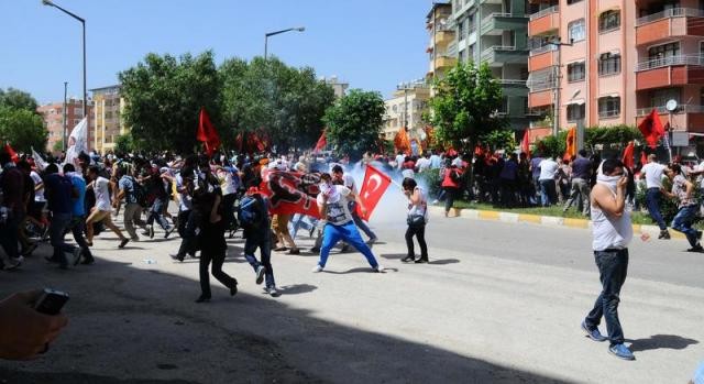 Polis Gezi Parkı'ndan çekildi