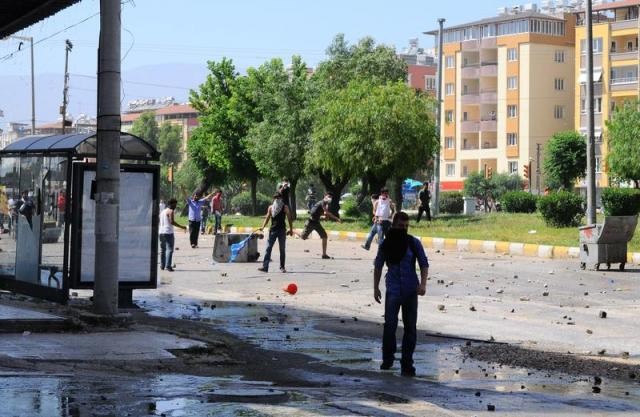 Polis Gezi Parkı'ndan çekildi