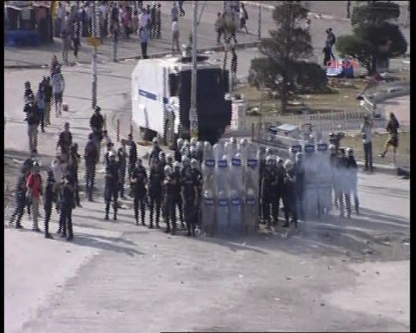 Polis Taksim Meydanı'na girdi