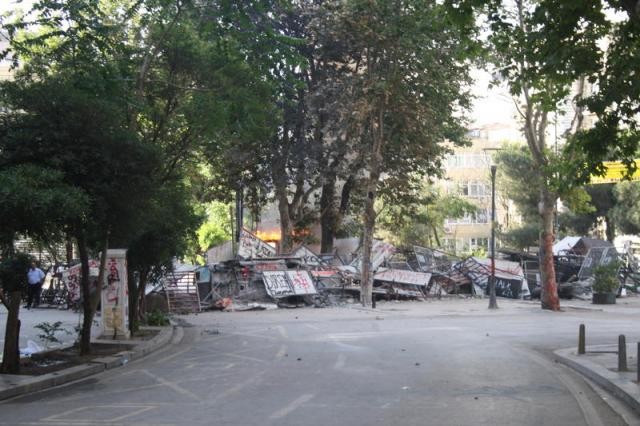 Polis Taksim Meydanı'na girdi