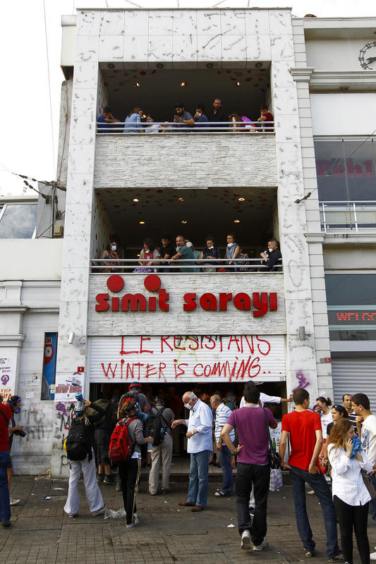 Polis Taksim Meydanı'na girdi