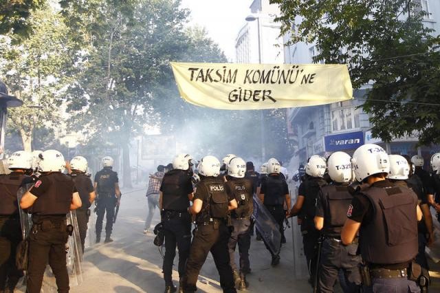 Polis Taksim Meydanı'na girdi