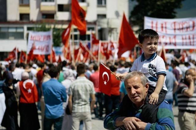 Balkan Türklerinden Erdoğan'a destek mitingi