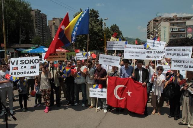 Balkan Türklerinden Erdoğan'a destek mitingi