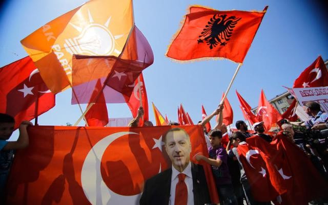 Balkan Türklerinden Erdoğan'a destek mitingi