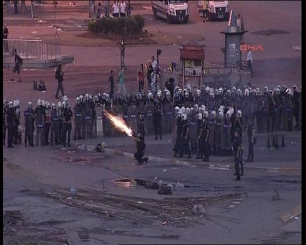 Taksim Meydanı ve Gezi Parkı'na müdahale