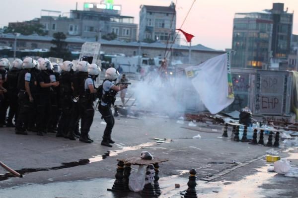 Taksim Meydanı ve Gezi Parkı'na müdahale