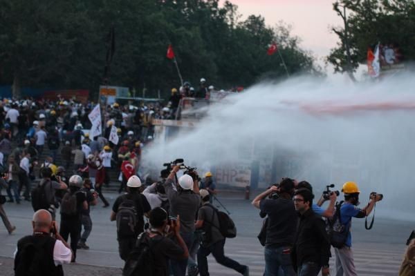 Taksim Meydanı ve Gezi Parkı'na müdahale