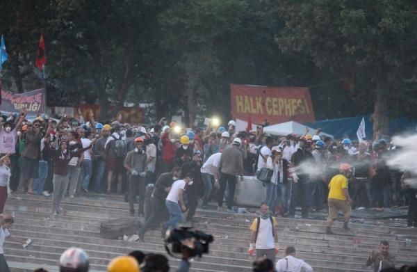 Taksim Meydanı ve Gezi Parkı'na müdahale