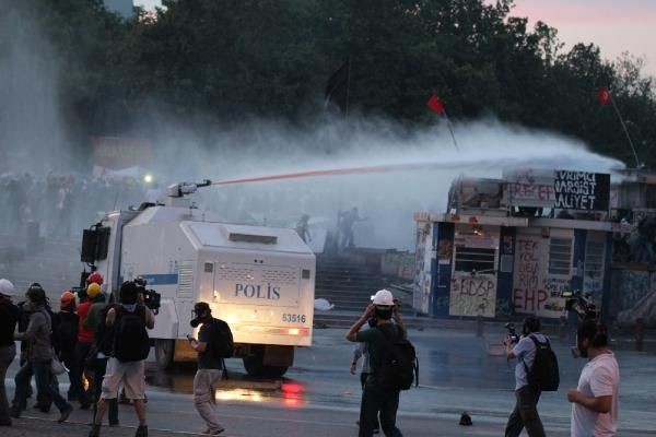 Taksim Meydanı ve Gezi Parkı'na müdahale