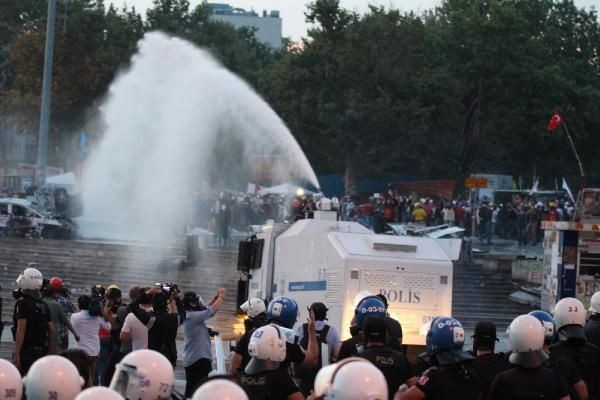 Taksim Meydanı ve Gezi Parkı'na müdahale