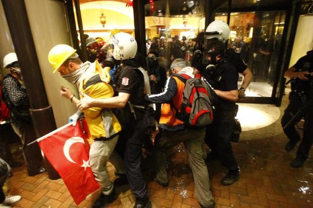 Taksim Meydanı ve Gezi Parkı'na müdahale