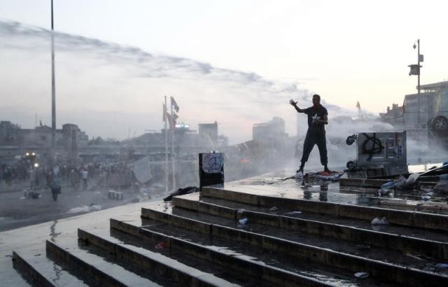 Taksim Meydanı ve Gezi Parkı'na müdahale