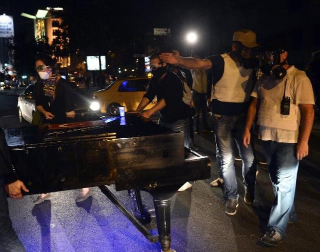 Taksim Meydanı ve Gezi Parkı'na müdahale