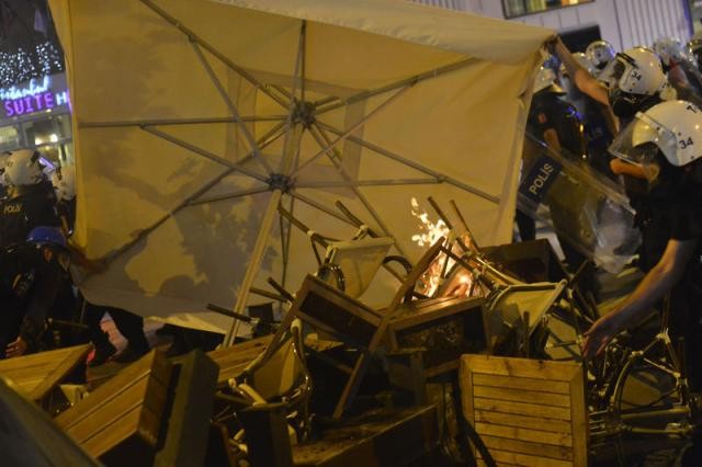 Taksim Meydanı ve Gezi Parkı'na müdahale