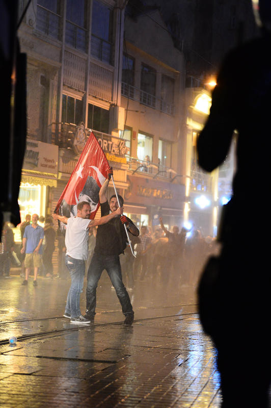 Taksim Meydanı ve Gezi Parkı'na müdahale