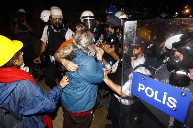 Taksim Meydanı ve Gezi Parkı'na müdahale