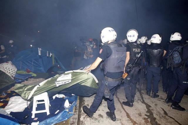 Taksim Meydanı ve Gezi Parkı'na müdahale