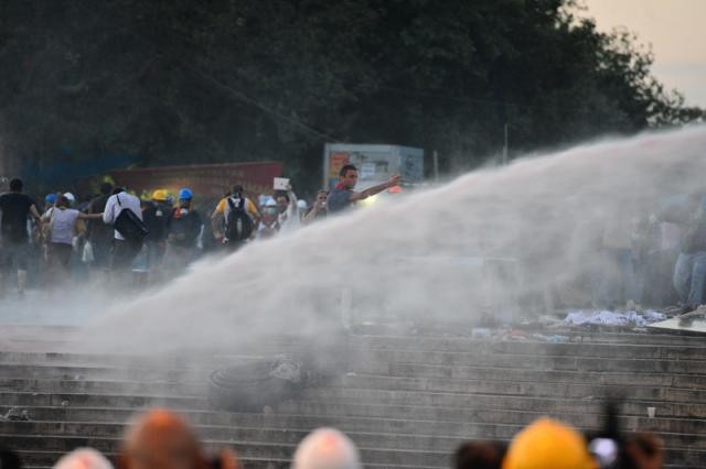 Taksim Meydanı ve Gezi Parkı'na müdahale