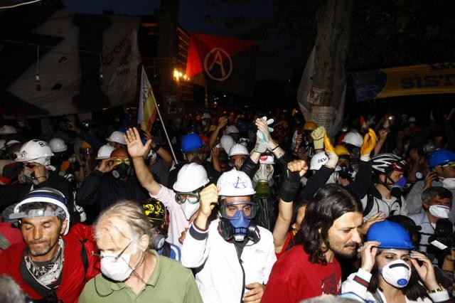 Taksim Meydanı ve Gezi Parkı'na müdahale