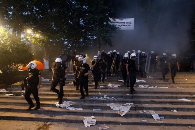 Taksim Meydanı ve Gezi Parkı'na müdahale