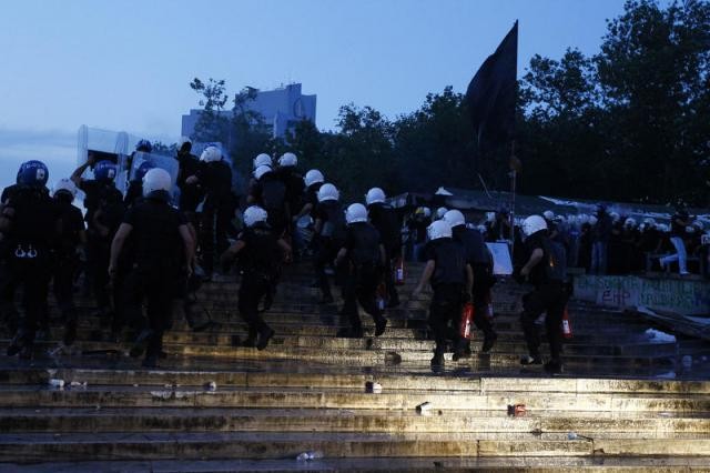 Taksim Meydanı ve Gezi Parkı'na müdahale